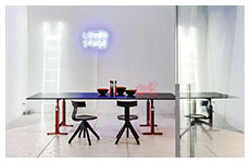 brut table-tuffy chair